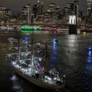 Mexican Navy Sailing Ship Crashes Into Brooklyn Bridge, Killing 2 Crew Members
