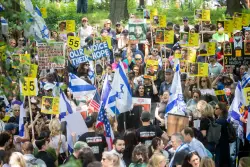 Hundreds defiantly flock to Central Park for Israel hostage rally after Colorado terror attack